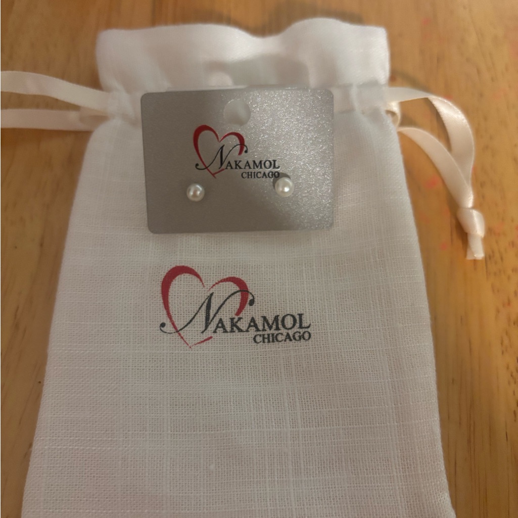 Pearl Stud Earrings - Nakamol Chicago 20$